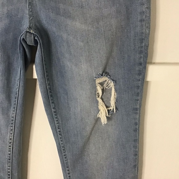 We the Free Light Wash High Rise Distressed Knees and Frayed Hem Skinny … - Picture 6 of 14